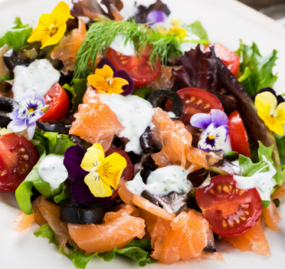 Ricetta insalata salmone e fiori